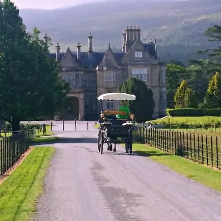 Holiday Luxury By Lakes *